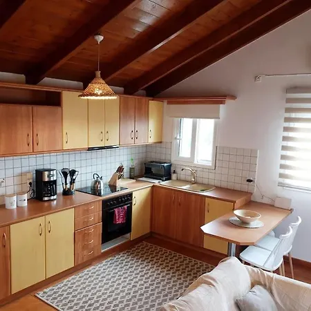 Elias House * Marathópoli